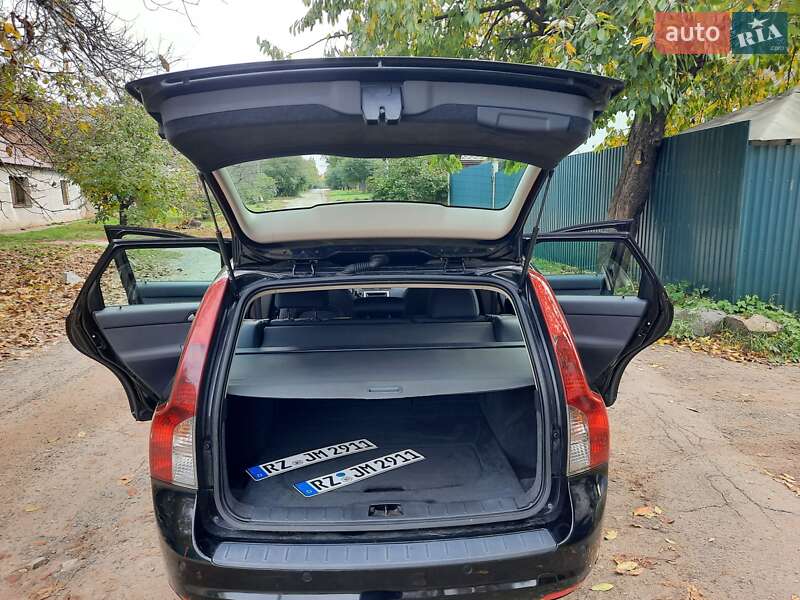 Універсал Volvo V50 2010 в Полтаві