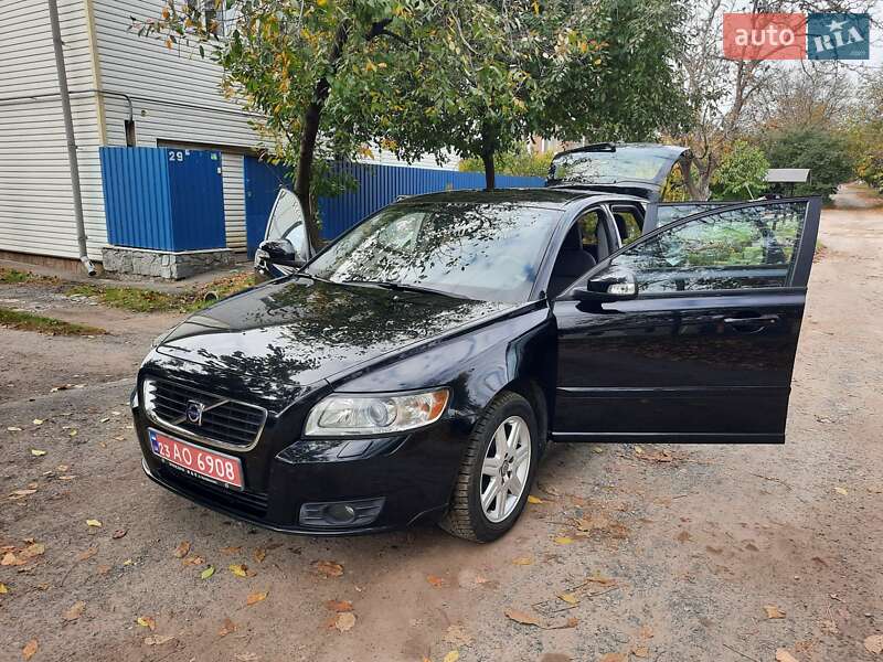 Універсал Volvo V50 2010 в Полтаві