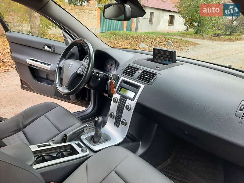 Універсал Volvo V50 2010 в Полтаві