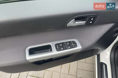 Універсал Volvo V50 2010 в  фото 8 Універсал Volvo V50 2010 в