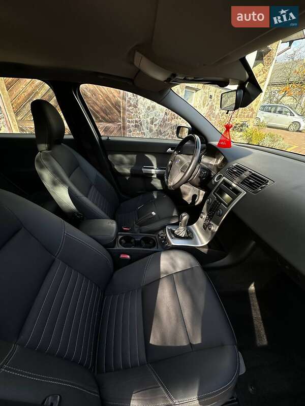 Универсал Volvo V50 2004 в Отынии фото 16 Универсал Volvo V50 2004 в Отынии