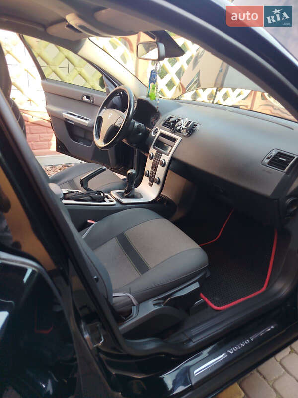 Универсал Volvo V50 2010 в Львове