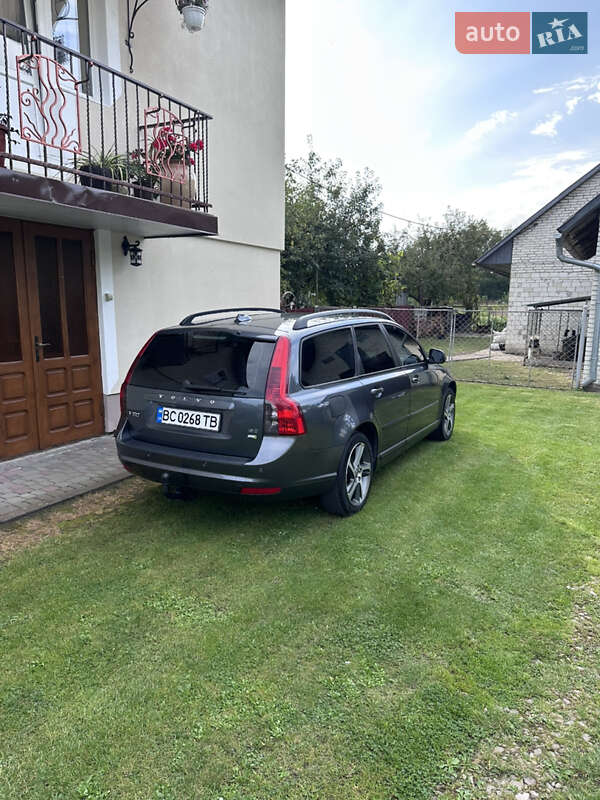 Универсал Volvo V50 2010 в Львове