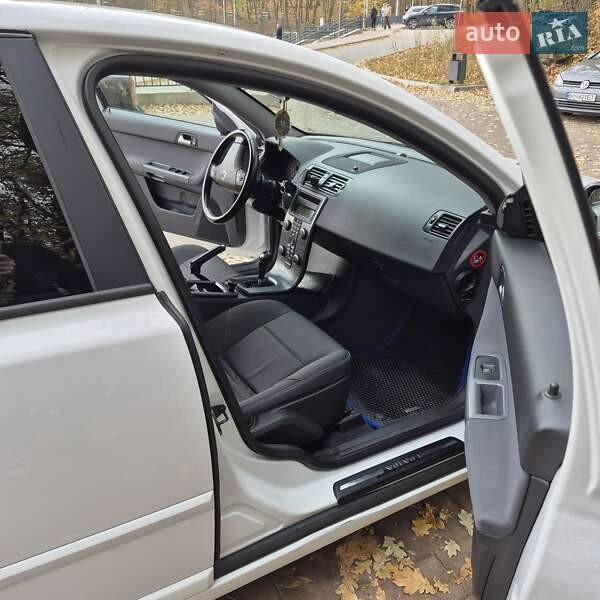 Универсал Volvo V50 2011 в Луцке