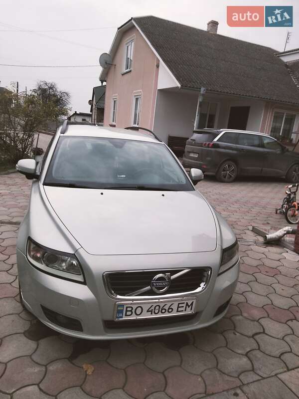 Универсал Volvo V50 2010 в Хоросткове