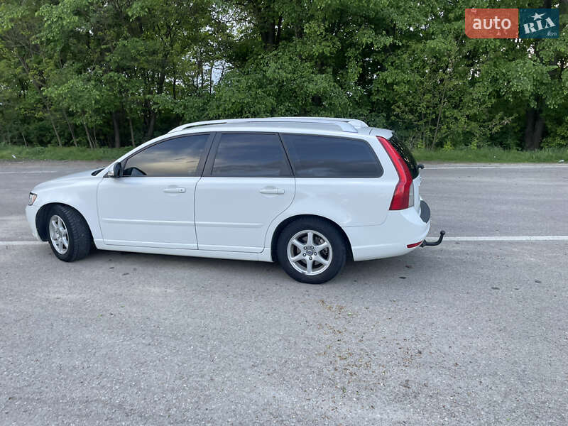 Універсал Volvo V50 2011 в Бродах