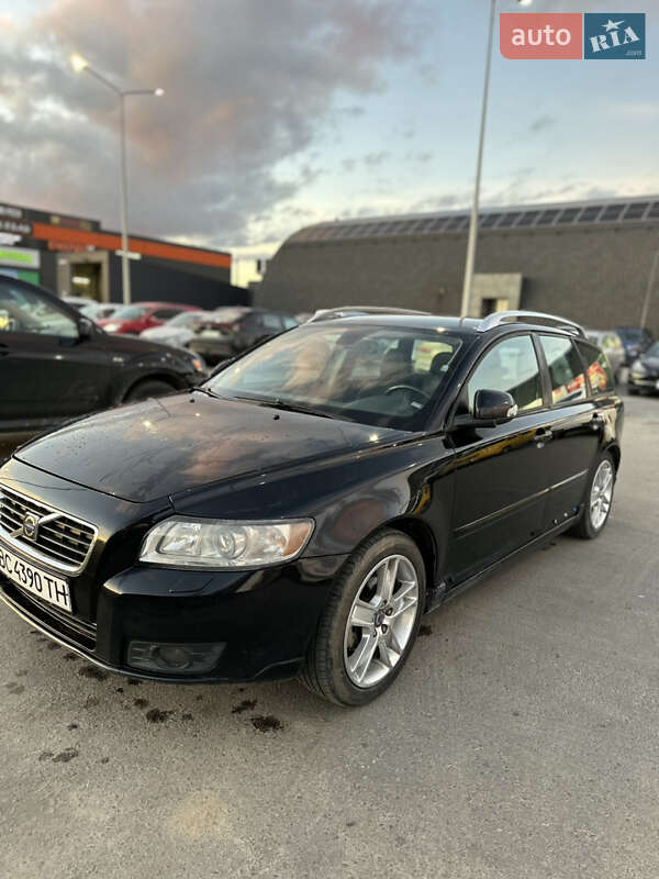 Універсал Volvo V50 2010 в Львові