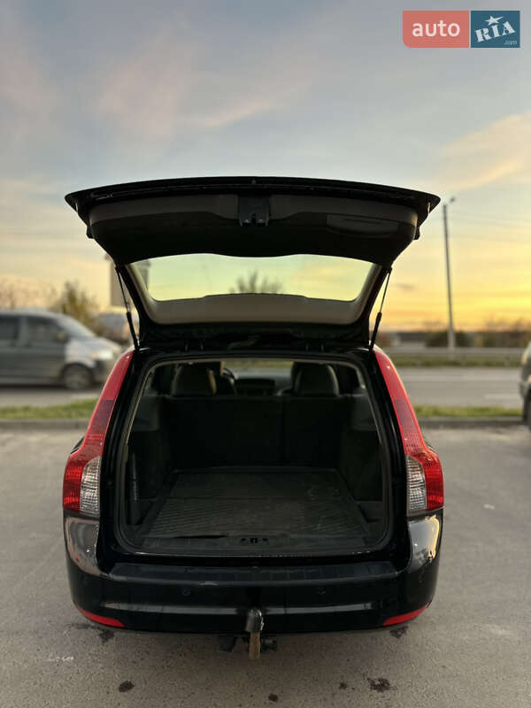 Універсал Volvo V50 2010 в Львові