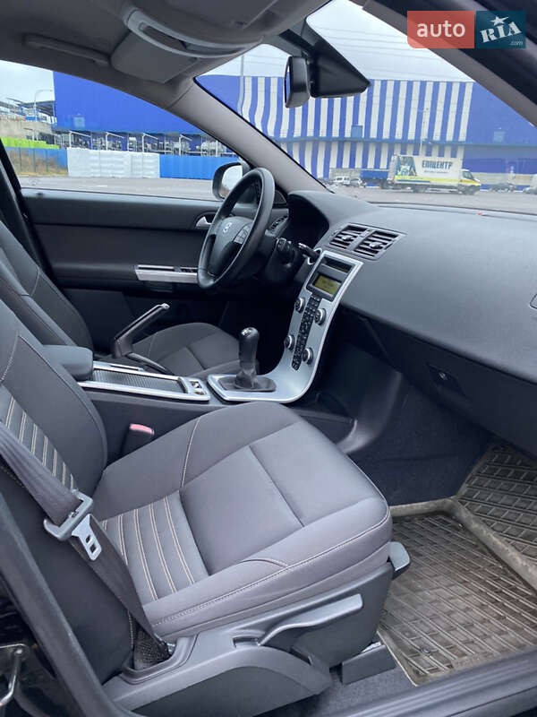 Универсал Volvo V50 2010 в Ровно