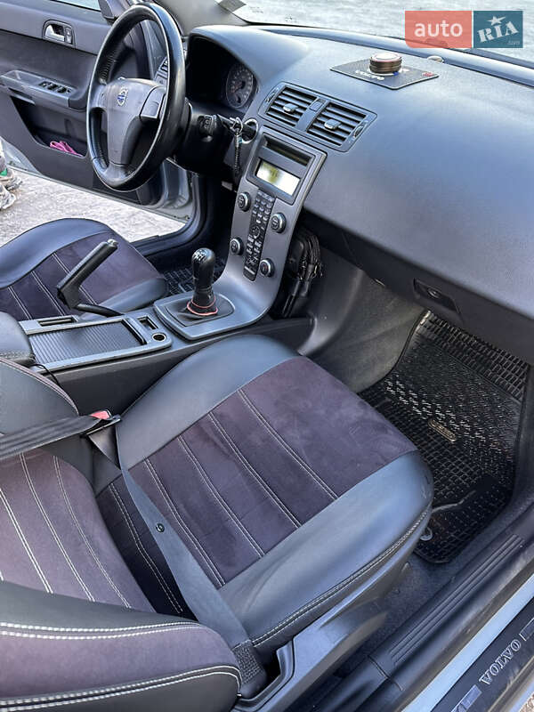 Универсал Volvo V50 2011 в Остроге