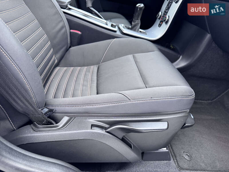 Универсал Volvo V50 2011 в Киеве фото 29 Универсал Volvo V50 2011 в Киеве