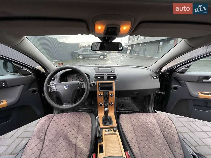 Универсал Volvo V50 2010 в Костополе