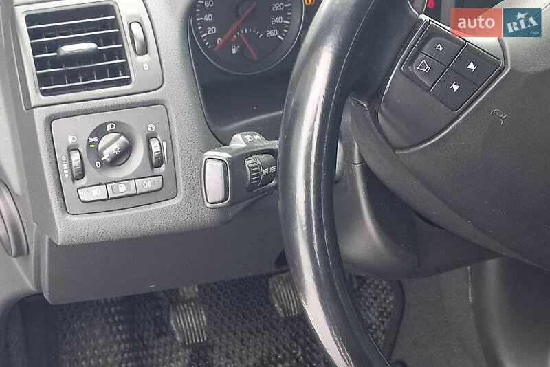 Универсал Volvo V50 2010 в Сарнах