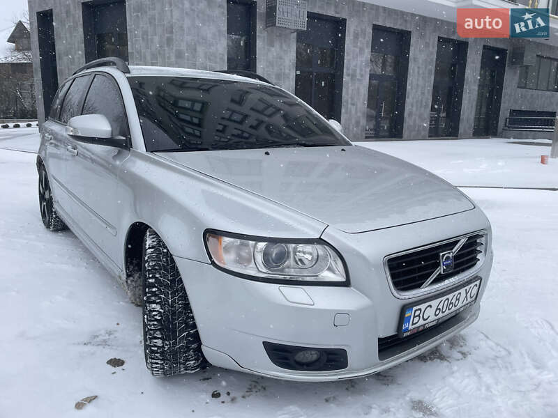 Универсал Volvo V50 2010 в Львове