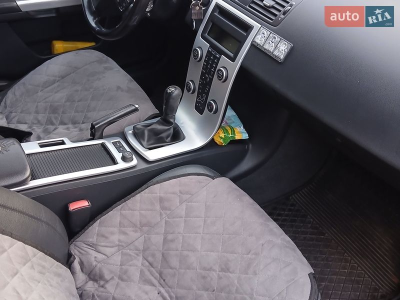 Универсал Volvo V50 2010 в Вараше фото 11 Универсал Volvo V50 2010 в Вараше