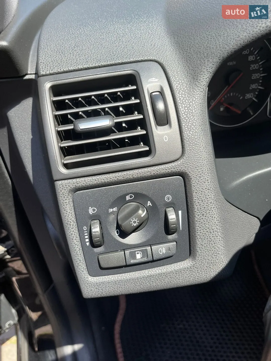 2011 Volvo V50 - мініатюра 7