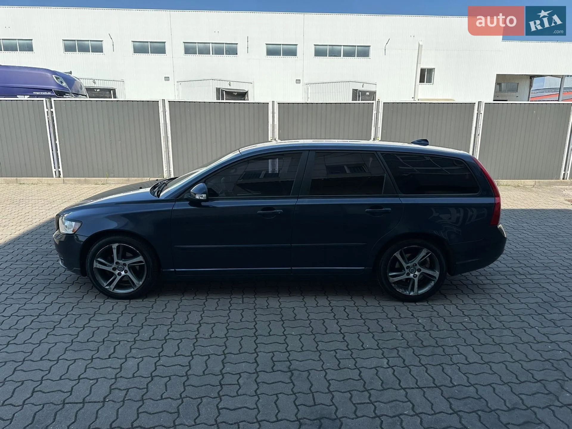 2011 Volvo V50 - мініатюра 2