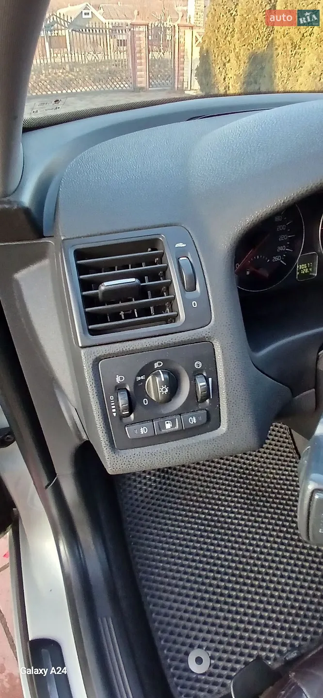 2011 Volvo V50 - мініатюра 2