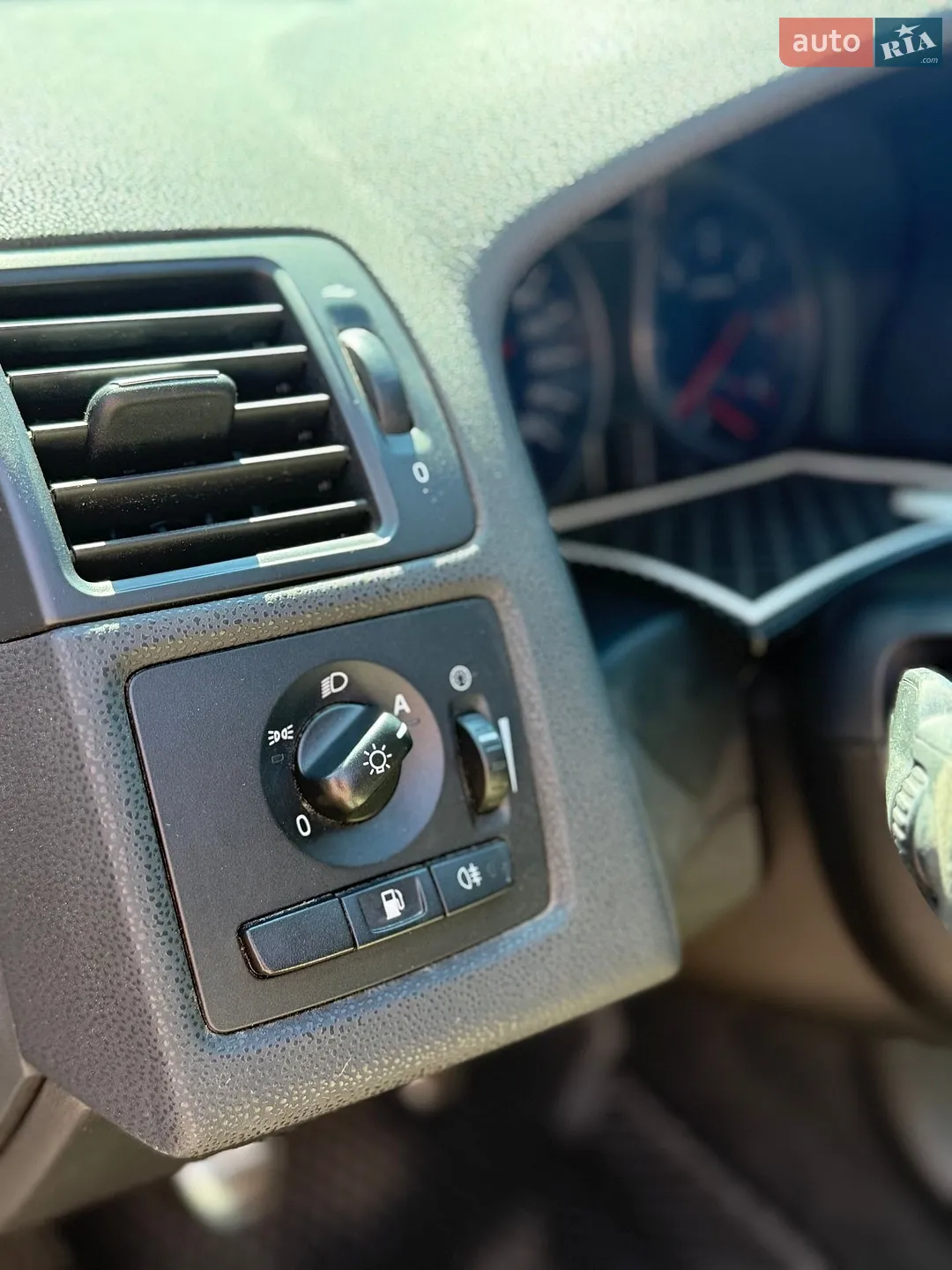 2011 Volvo V50 - мініатюра 18