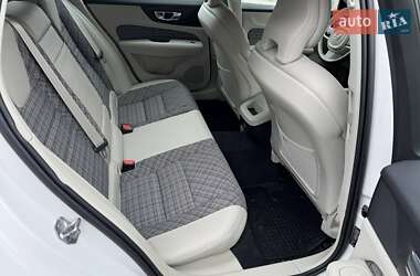 Универсал Volvo V60 Cross Country 2020 в 