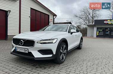 Универсал Volvo V60 Cross Country 2020 в Снятине