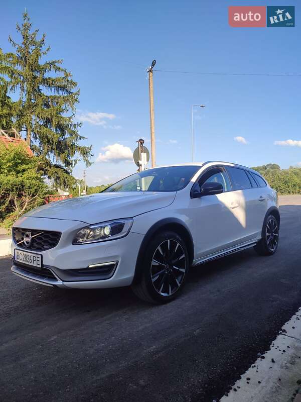 Volvo V60 Cross Country 2016