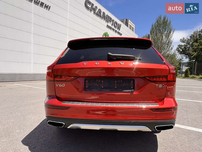 Универсал Volvo V60 Cross Country 2019 в Киеве фото 9 Универсал Volvo V60 Cross Country 2019 в Киеве