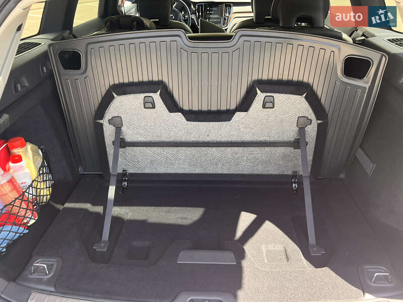 Универсал Volvo V60 Cross Country 2019 в Киеве фото 16 Универсал Volvo V60 Cross Country 2019 в Киеве