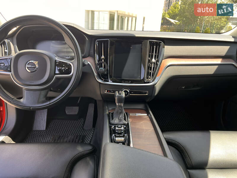 Универсал Volvo V60 Cross Country 2019 в Киеве фото 22 Универсал Volvo V60 Cross Country 2019 в Киеве