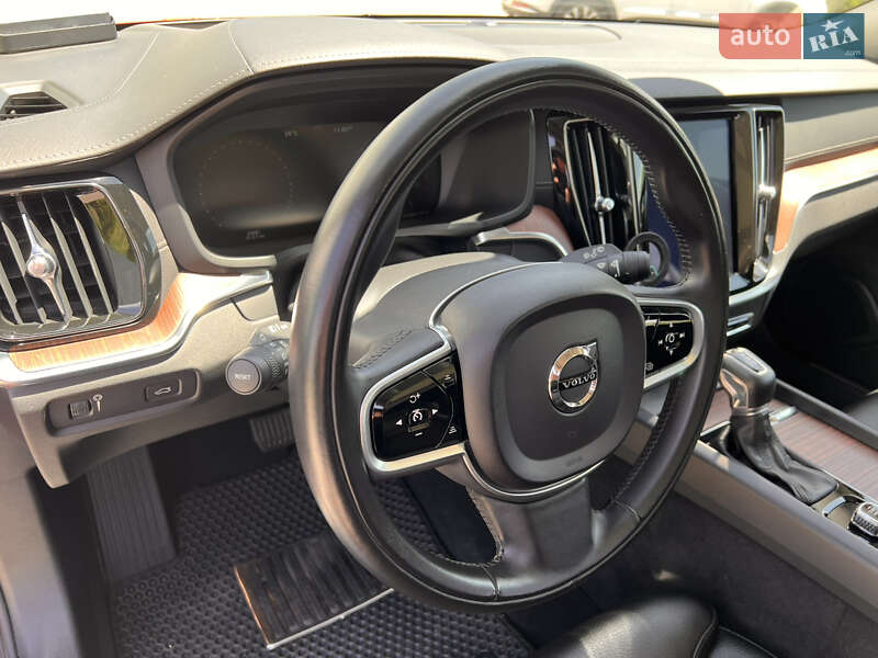 Универсал Volvo V60 Cross Country 2019 в Киеве фото 28 Универсал Volvo V60 Cross Country 2019 в Киеве