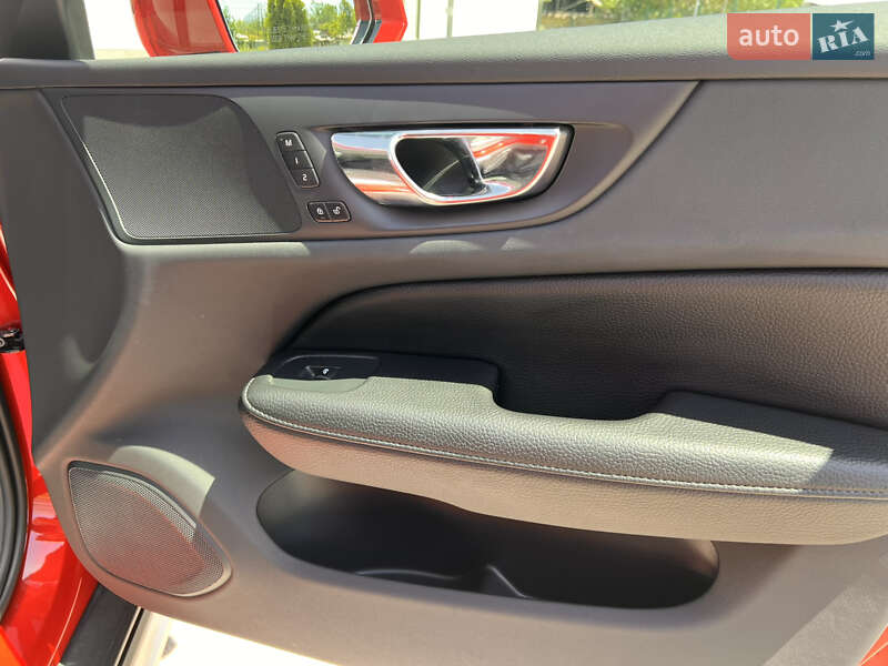 Универсал Volvo V60 Cross Country 2019 в Киеве фото 31 Универсал Volvo V60 Cross Country 2019 в Киеве