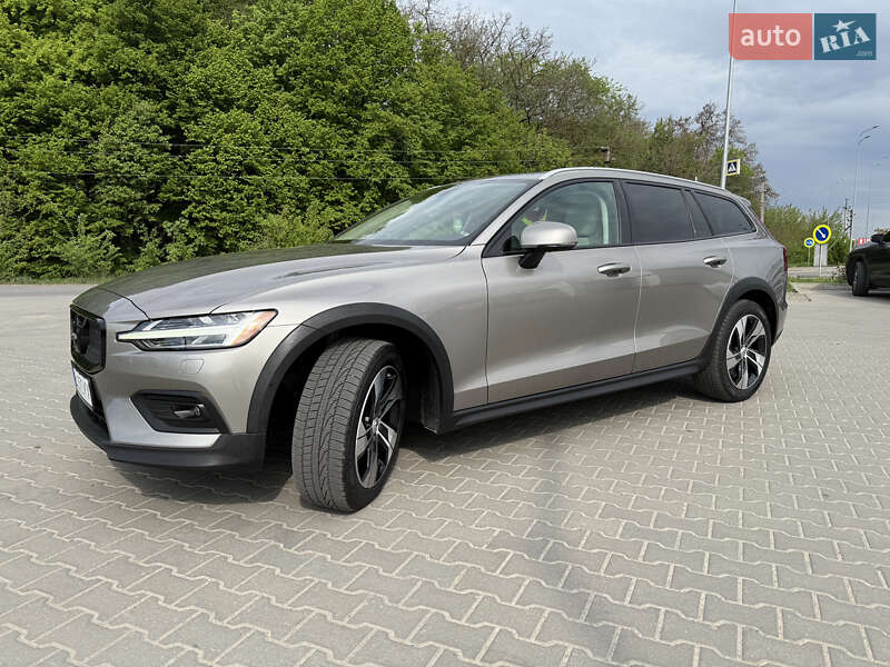 Универсал Volvo V60 Cross Country 2019 в Виннице
