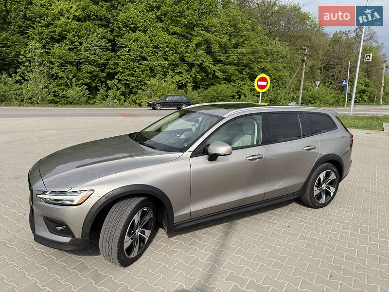 Универсал Volvo V60 Cross Country 2019 в Виннице