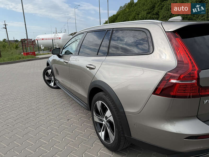Универсал Volvo V60 Cross Country 2019 в Виннице
