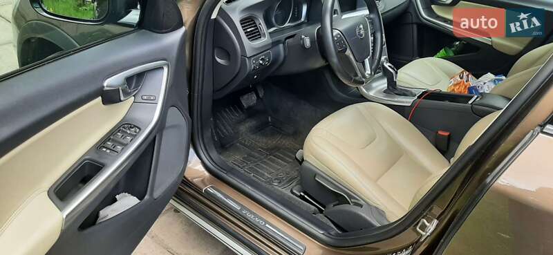 Універсал Volvo V60 Cross Country 2017 в Шептицькому фото 30 Універсал Volvo V60 Cross Country 2017 в Шептицькому
