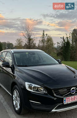 Универсал Volvo V60 Cross Country 2017 в 