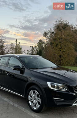 Универсал Volvo V60 Cross Country 2017 в 