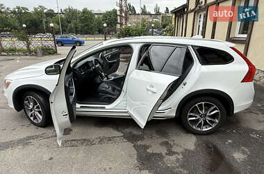 Универсал Volvo V60 Cross Country 2016 в 