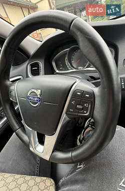 Универсал Volvo V60 Cross Country 2016 в 