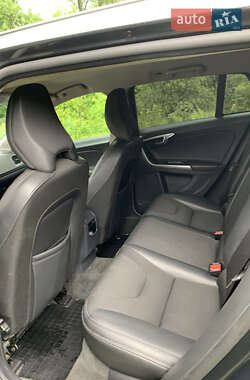 Универсал Volvo V60 Cross Country 2016 в 