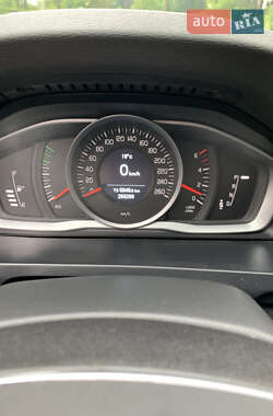 Универсал Volvo V60 Cross Country 2016 в 