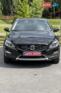 Универсал Volvo V60 Cross Country 2016 в 
