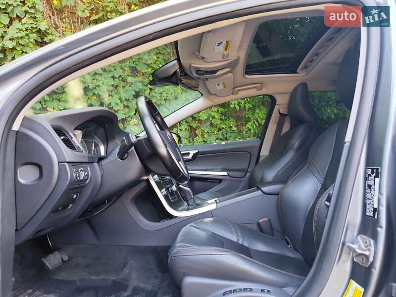 Универсал Volvo V60 Cross Country 2015 в Киеве