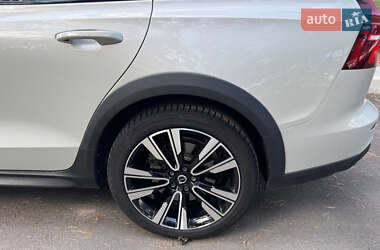 Универсал Volvo V60 Cross Country 2019 в 