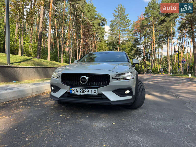 Volvo V60 Cross Country 2019