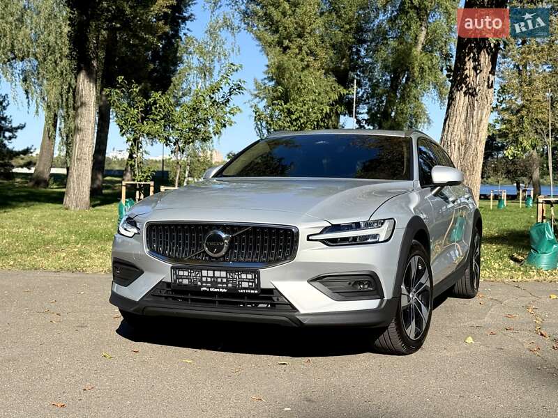 Универсал Volvo V60 Cross Country 2024 в Киеве