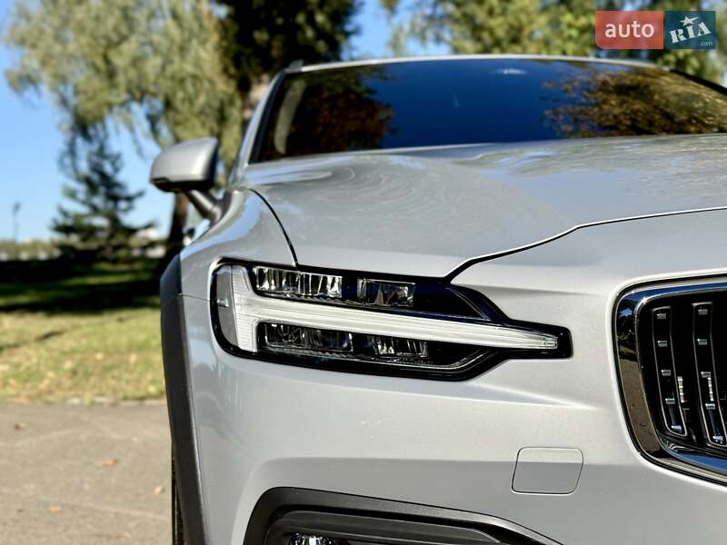 Универсал Volvo V60 Cross Country 2024 в Киеве
