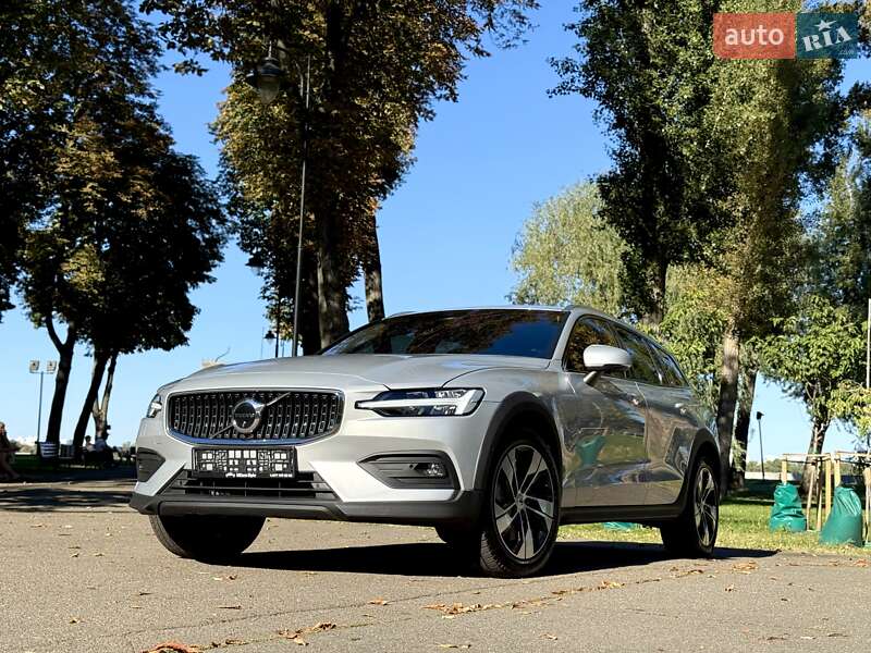 Универсал Volvo V60 Cross Country 2024 в Киеве