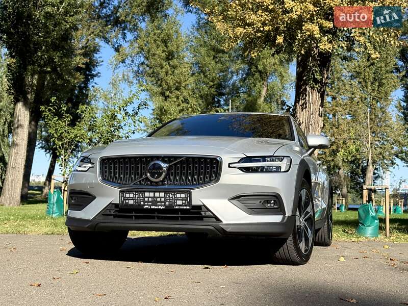 Универсал Volvo V60 Cross Country 2024 в Киеве