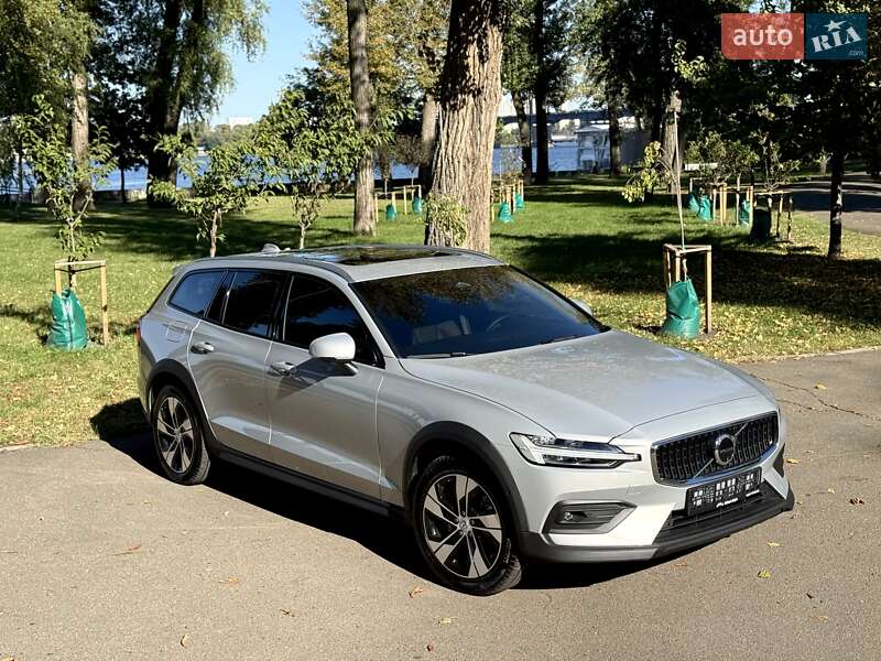 Универсал Volvo V60 Cross Country 2024 в Киеве